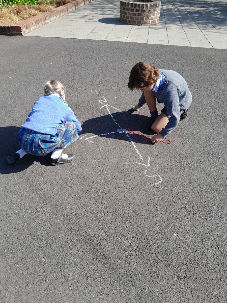 HZG_Academic's tweet photo. #HazlegroveMaths #HazlegroveYear4 Year 4 enjoyed the sun,while using compass points and drawing their own compasses. https://t.co/Z9ggr3gPYm