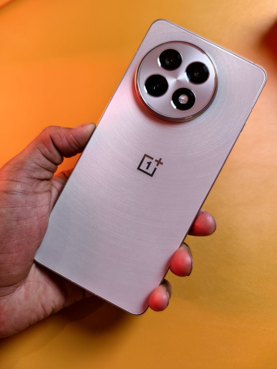 fastoye's tweet image. Mujhe kuch samjh nhi aaya...
Mai rahta hu India

Ye Chinese language kaise aa rahi #oneplus13r

Hopefully Koi Bug ho sakta..
Kya aapko bhi aisa dikha kya??