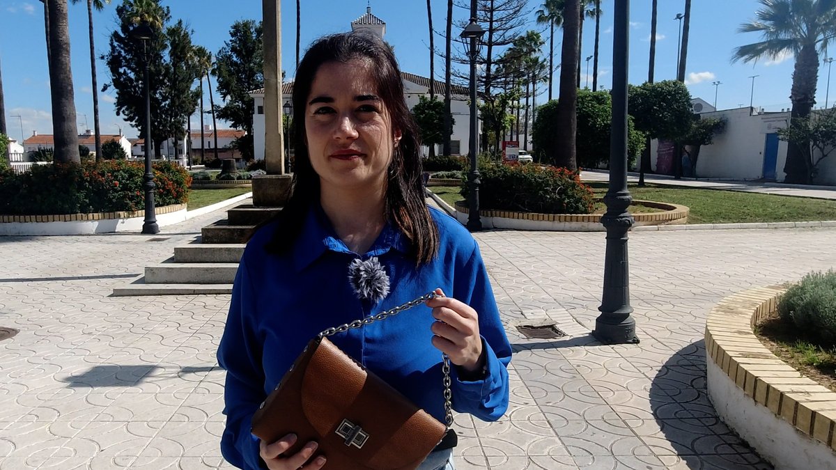 👩‍🎨 Andrea, de Ronda, dejó el periodismo y su vida nómada para apostar por la moda sostenible. Desde #Espartinas crea bolsos con piel de manzana y residuos de aceituna 🍎👜
📺 Descúbrela este domingo a las 12:10h en <a href="/canalsur/">CanalSur</a>
#ModaSostenible #ArtesaníaDigital #LosRepobladores