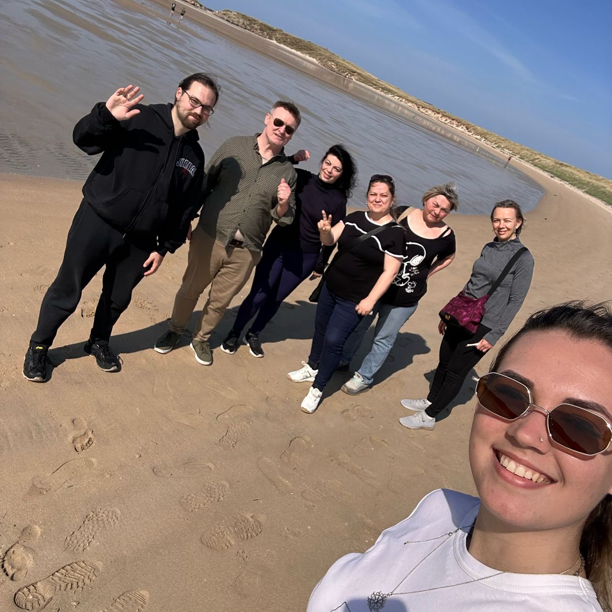DonegalETB's tweet photo. Is this the best outdoor classroom in Ireland?! Finn Mac Aodhain, one of our ESOL tutors in Derrybeg, and some of his students, enjoyed a lesson outdoors in this week's fabulous sunshine. #lovedonegal #GoFurtherWithDonegalETB #DonegalItsInOurDNA
#outdoorclassroom https://t.co/ivZztGbaks