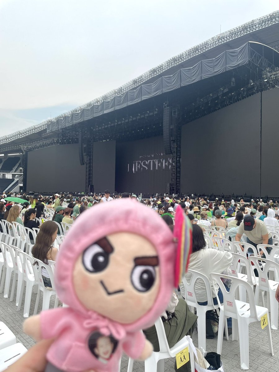 phumpirin's tweet photo. ขอบคุณที่มารวมตัวกัน และทำให้พวกเราได้มาเจอกันตามสัญญาที่ “ ราชมัง ” นะ 🏟️💚

รักที่สุดพี่ชายทั้ง 7 ของหนู

#GOT7_NESTFESTinBKK_Day1
#GOT7_NESTFESTinBKK #GOT7 https://t.co/ikBLU90G7B