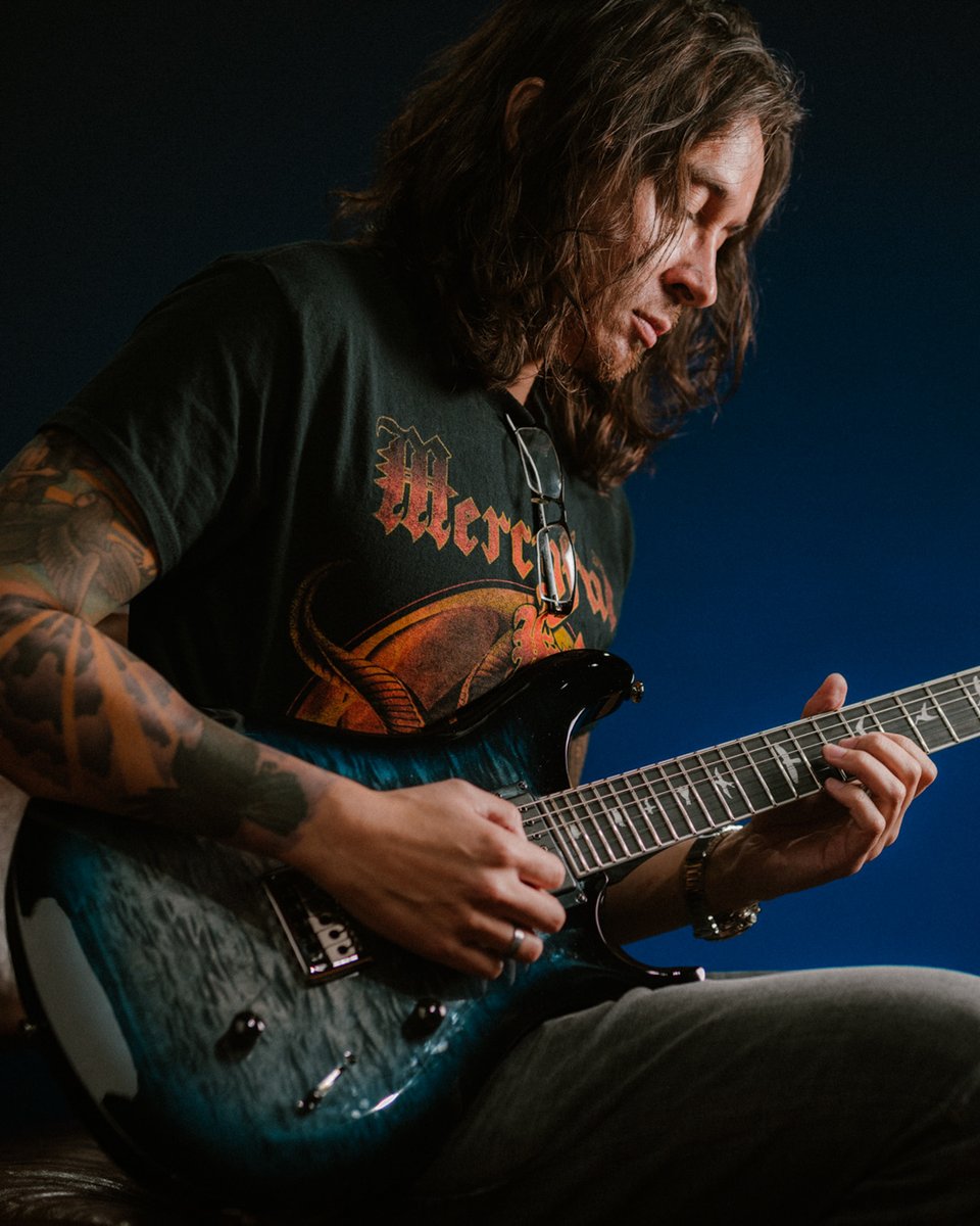 PiersPRSGuitars's tweet photo. We had the pleasure of welcoming Mark Holcomb to sign some very special back plates for his incredible SE model! Keep an eye out at your local PRS dealer — you might just spot one! 👀 @MarkPeriphery #PRSguitars #MarkHolcomb
https://t.co/r1gZPkTr1K https://t.co/9tAREutlSU