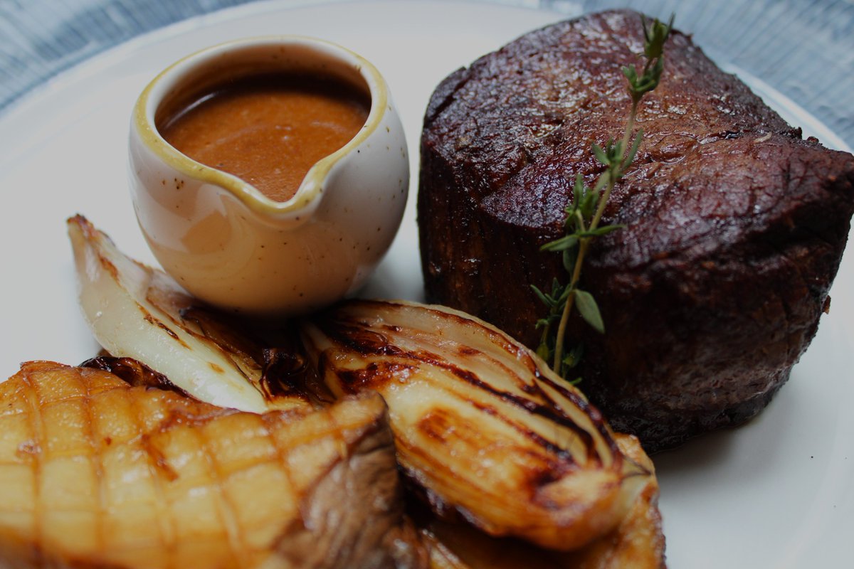 Pan-seared fillet steak, grilled king oyster mushroom, glazed shallot, and your choice of chips or creamy mash — the perfect dish for a perfect evening at the Celtic Whiskey Bar &amp; Larder. 🍽️