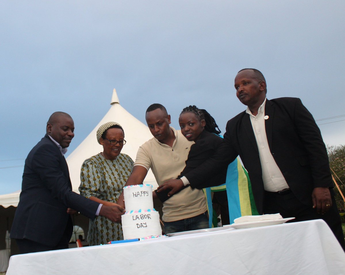 Mu birori byo kwizihiza Umunsi mpuzamahanga w'umurimo hahembwe indashyikirwa zatowe muri Serivise zikoreramo, hahembwa Serivise yahize izindi, n'umukozi w'indashyikirwa ku rwego ry'ibitaro.