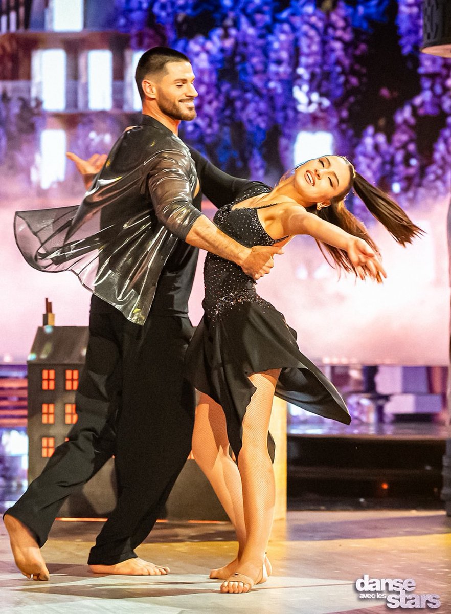 Pardon mais concentrez vous sur le fait que ce soir il n’y a pas #DALS parce que Lenie a gagné la saison 14 😍
Toujours sur mon petit nuage et je compte bien y rester 😎