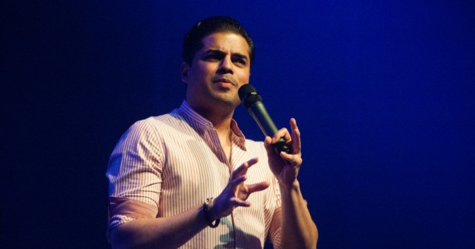 festivalinfo's tweet image. Rayen Panday het theater in met nieuwe voorstelling 'Grip' - fest.nl/GF4vC