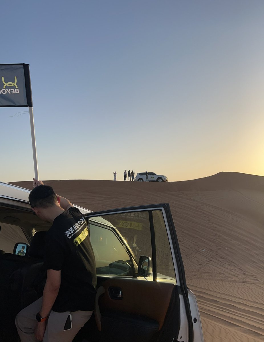 Mia_nguy's tweet image. What should we say nowww??? Yeah, just WE LOVE DUBAI 🙌🙌🙌

@Upcxofficial @kokisato_upcx 

#upcx #allsparkresearch #Token2049Dubai #camels #sunset