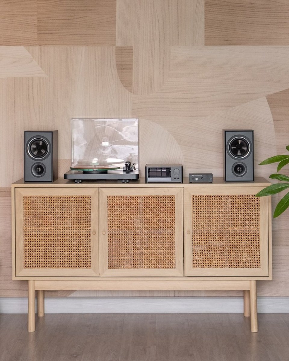 The Imagine B50 fits right in—clean design, rich sound, and just the right energy for slow mornings and spinning vinyl. Looks good, sounds even better. 🎶

#ImagineB50 #NowSpinning #RoomVibes #PSBSpeakers

Credit: Thewtypo