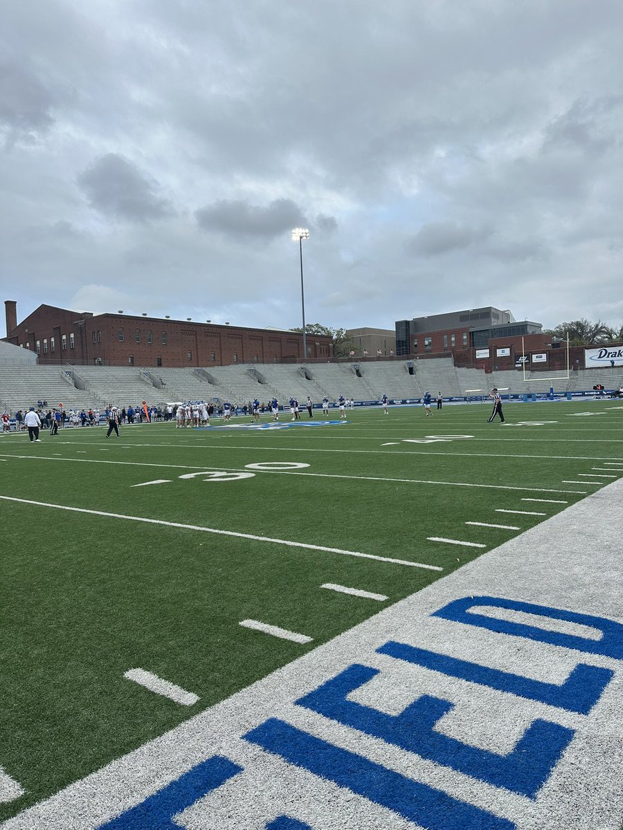 Thank you to <a href="/AdamCox38/">Adam Cox</a> for having me on campus! It was a great time visiting with all the coaches and watching the spring game. Can’t wait to be back up this summer! 
<a href="/Coach_VasquezAJ/">A.J. Vasquez</a> <a href="/CoachJoeWoodley/">Coach Joe Woodley</a> <a href="/CoachDAdams/">Drew Adams</a> <a href="/joe_evans7/">Joe Evans</a>
<a href="/scfootball/">Smith-Cotton Football</a> <a href="/Coachgrayj/">Josh Gray</a>