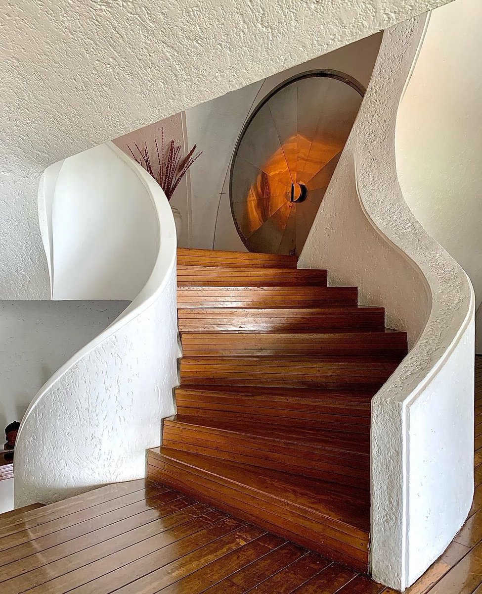 hectorvelazhv's tweet photo. Casa brutalista en bosques de las lomas del gran Agustín Hernández, una casa fregona ! https://t.co/nQItbUbWB6