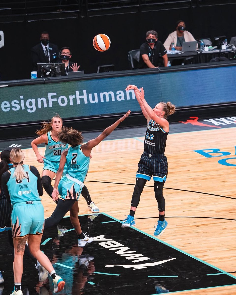 vanderquigs2214's tweet photo. for the first time in 967 days, courtney vandersloot plays basketball in a sky jersey today 🩵💛 https://t.co/eSR8elNVMM