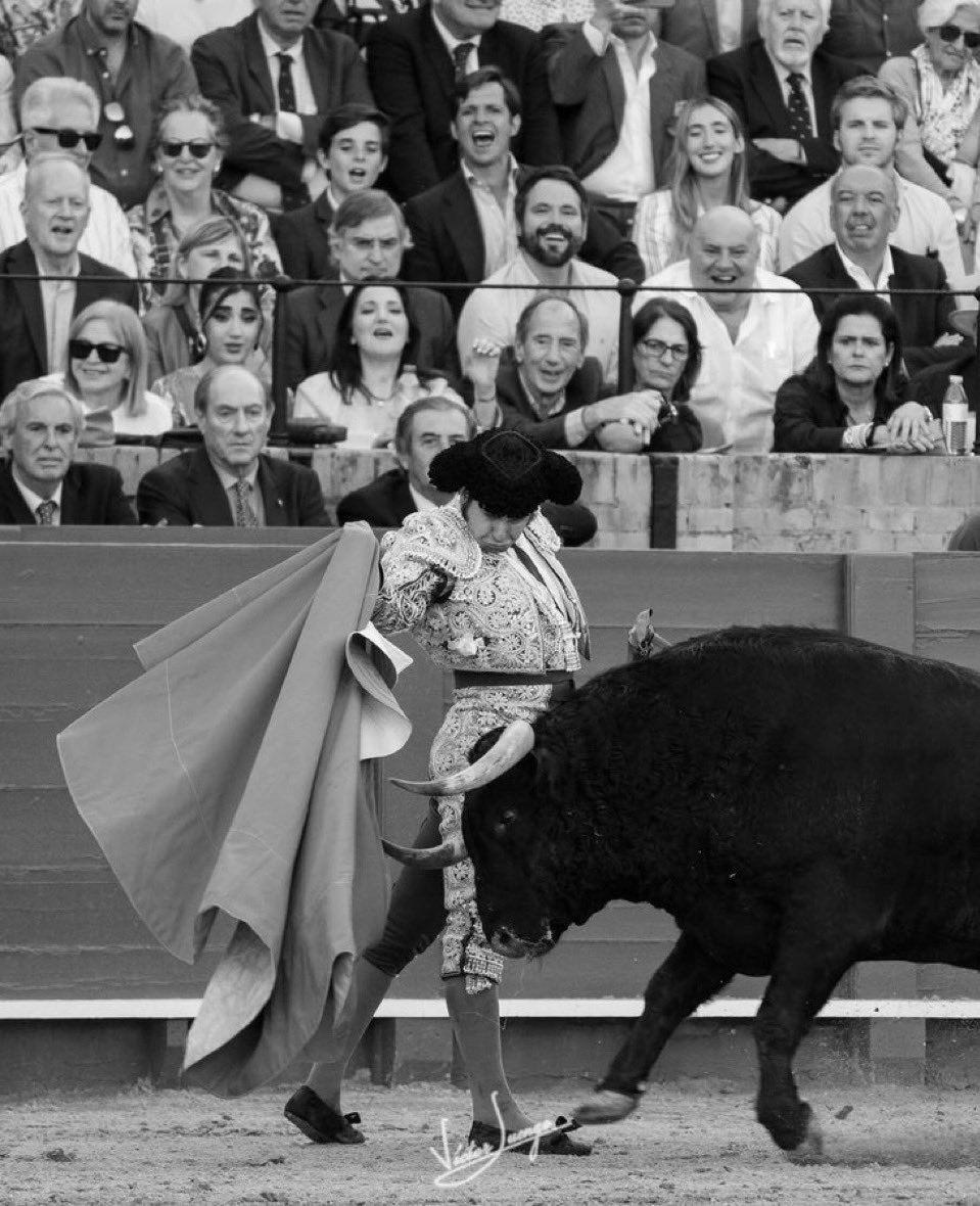 Julian López “El Juli”, disfrutando de Morante en los tendidos de Sevilla.