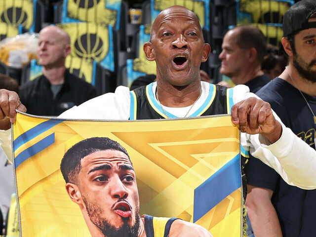 d1father's tweet image. John Haliburtons only crime was being a GOOD DAD. 

The NBA should be ASHAMED!

As dedicated father Ive squared up in the Wendy’s lot after U10 nationals. Multiple times!

 I STAND WITH JOHN HALLIBURTON #FREEJOHN -mark