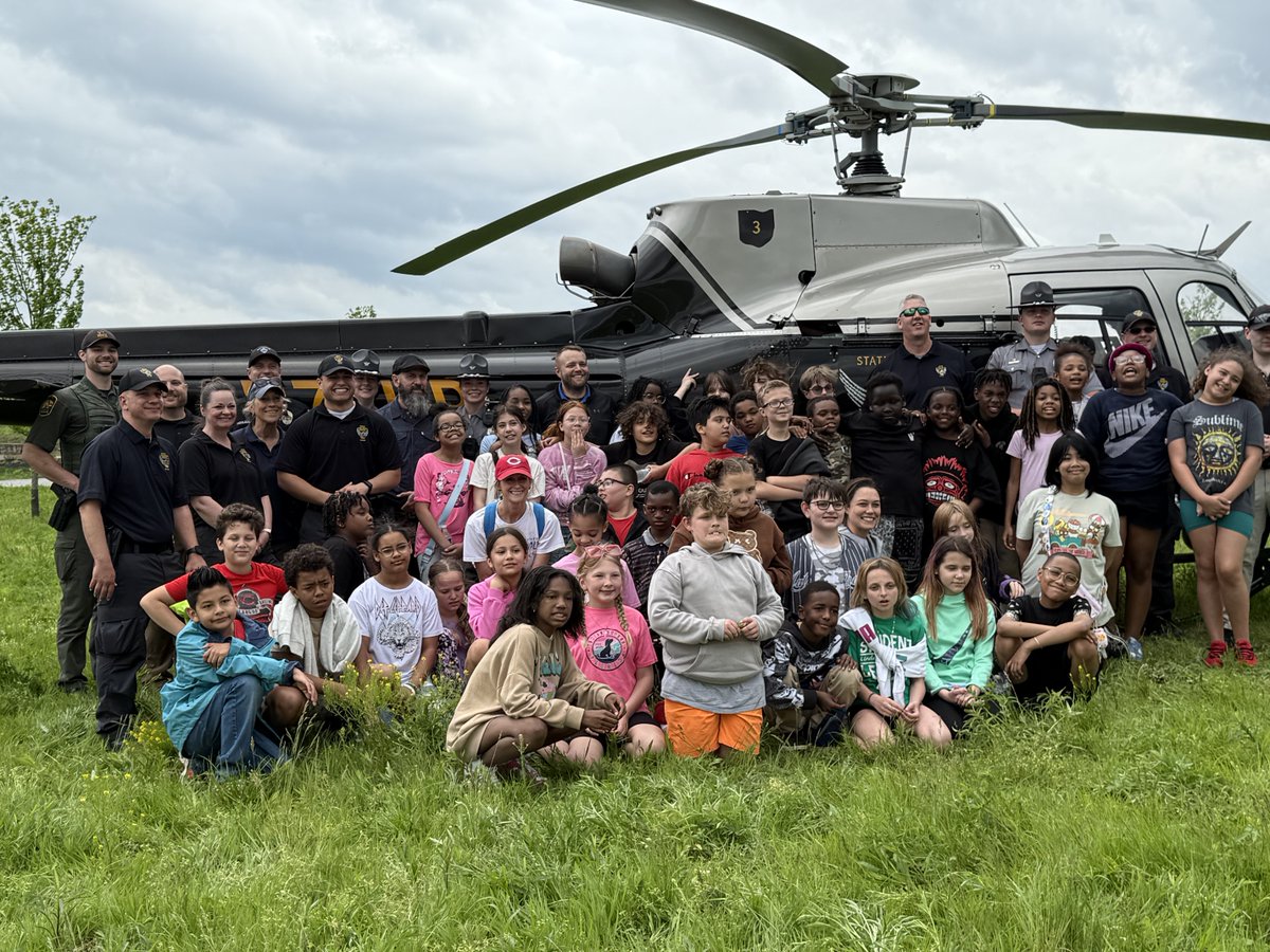 BlueAshPD's tweet image. It was great to have @OSHP visit @summitblueash with their Adopt-a-Class event!  Special thanks to @MadTreeBrewing for the pizza!