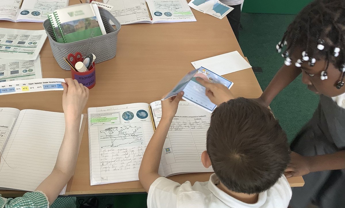 Year 2 have been using their #geography research skills to compare the #climate in the Arctic and London! They were deciding where would be a better holiday spot for a penguin — what do you think, London or the Arctic? 🐧❄️☀️ #ClimateChange #Humanities