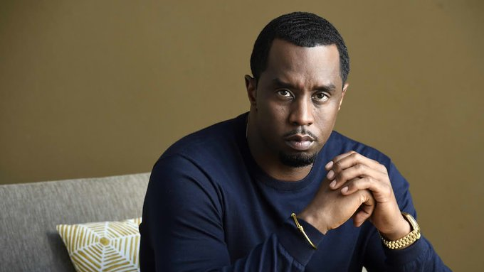 Diddy a officiellement rejeté une offre de plaidoyer du gouvernement américain, qui lui aurait permis de réduire sa peine en échange d’un aveu de culpabilité. Son procès commence le lundi prochain.
 (BFMTV)