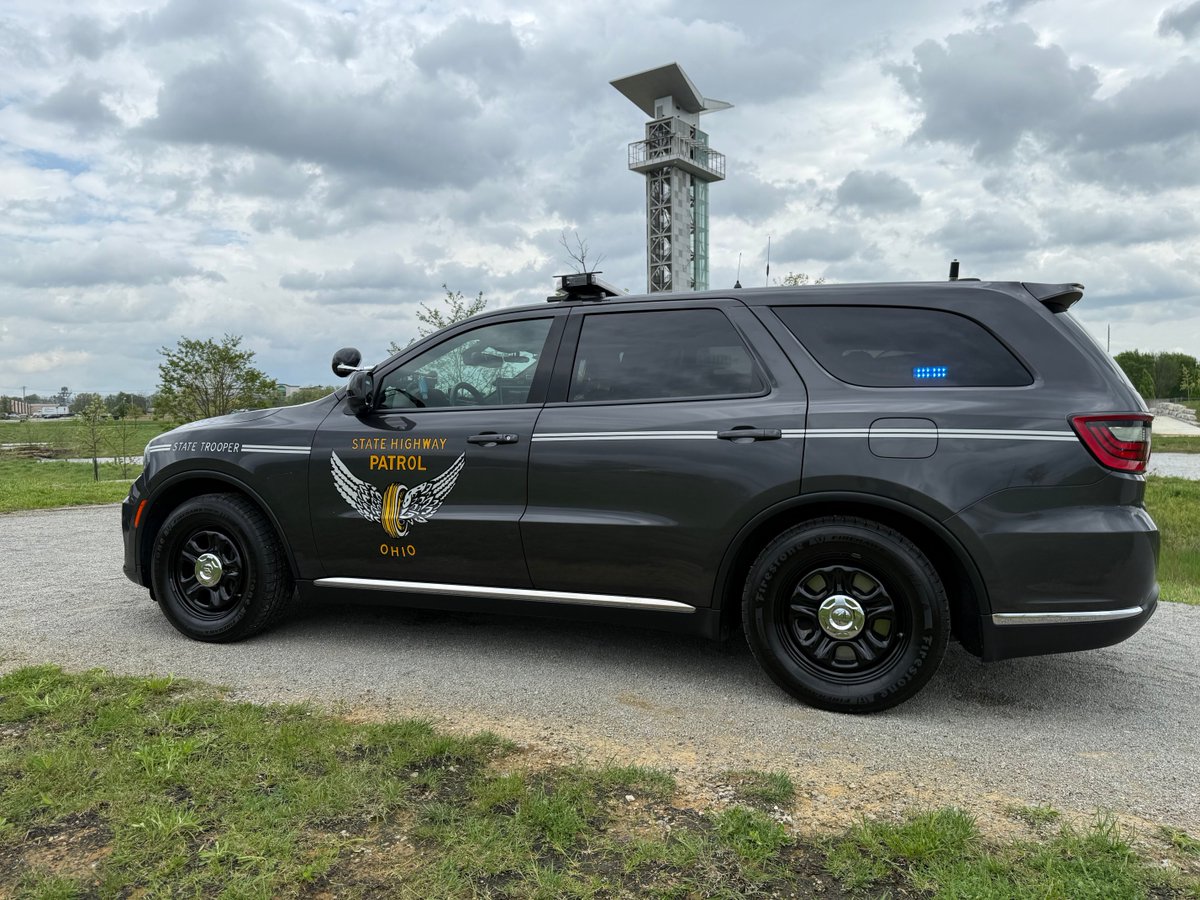 BlueAshPD's tweet image. It was great to have @OSHP visit @summitblueash with their Adopt-a-Class event!  Special thanks to @MadTreeBrewing for the pizza!