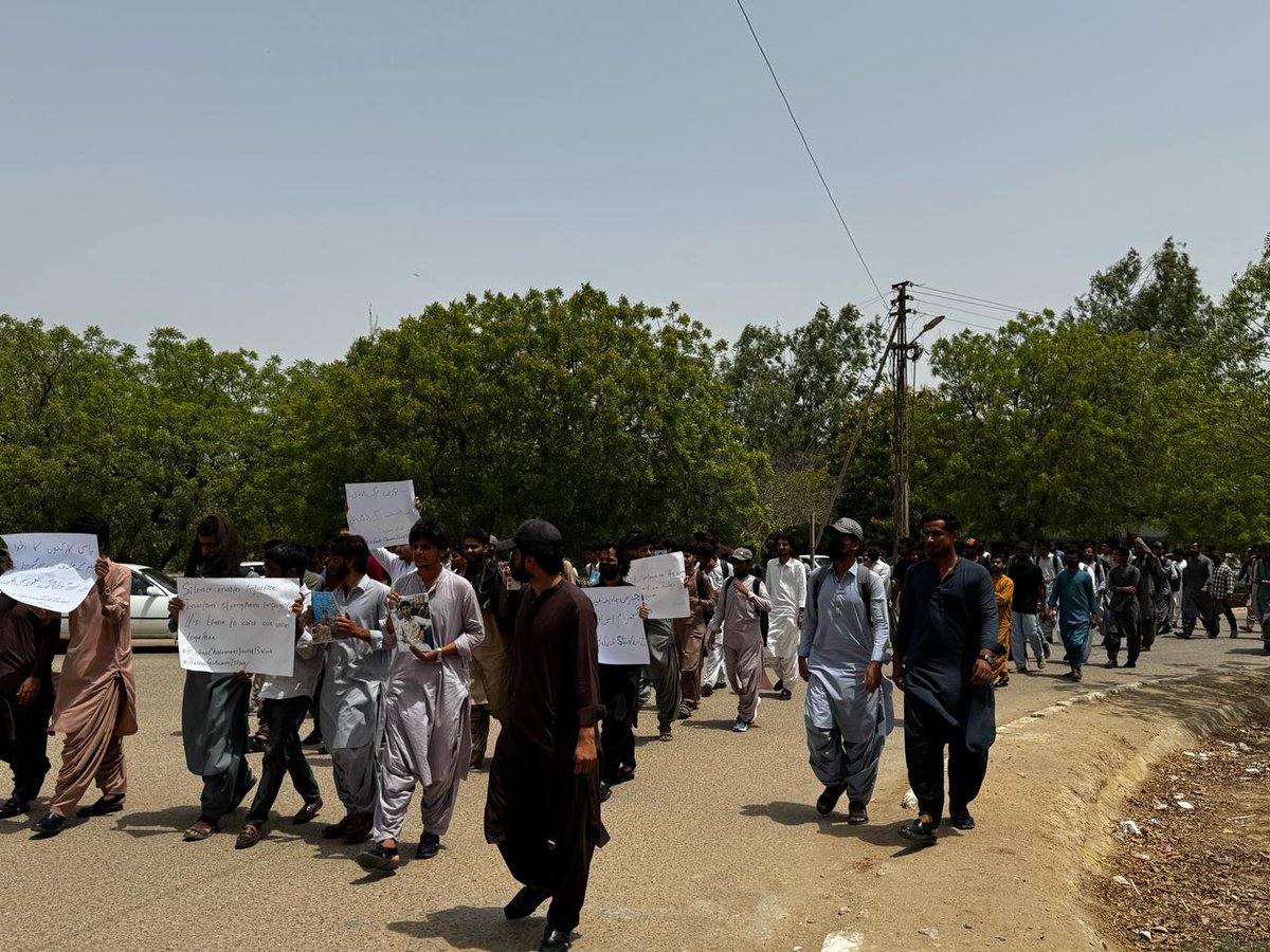BSFront's tweet image. بلوچ اسٹوڈنٹس الائنس کی جانب سے بی ایس ایف کے مرکزی چیئرمین جاوید بلوچ کی جبری گمشدگی کے خلاف کراچی یونیورسٹی میں ایک پُرامن ریلی کا انعقاد کیا گیا۔