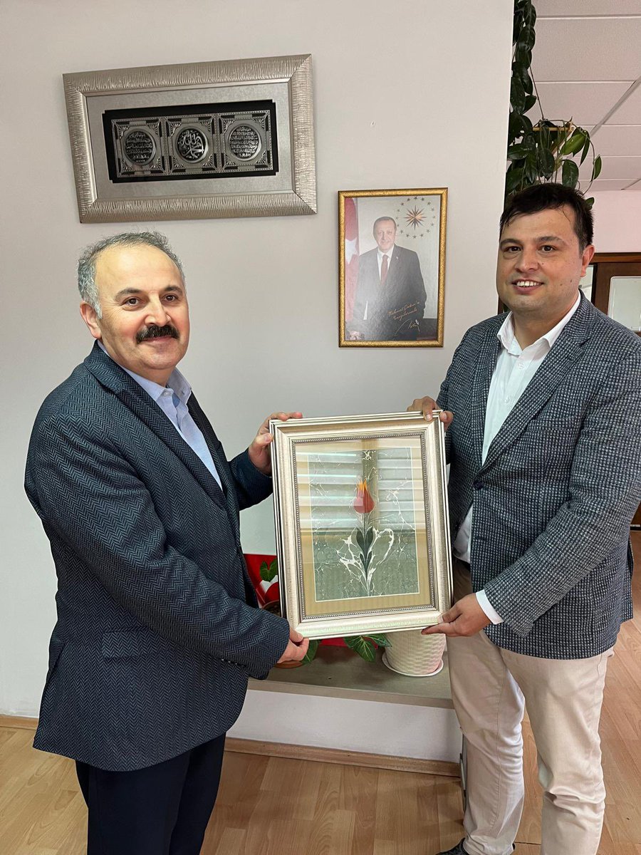 📍 Uşak | Ensar Vakfı

Uşak Şubemizde gerçekleştirdiğimiz istişare toplantısında, Edep Eğitim ve Destek Platformu Başkanımızla birlikte Uşak’taki sivil toplum kuruluşlarının temsilcileri, imalat sektörü yöneticileri ve İlahiyat Fakültesi Dekanımızla bir araya geldik. Toplantımıza