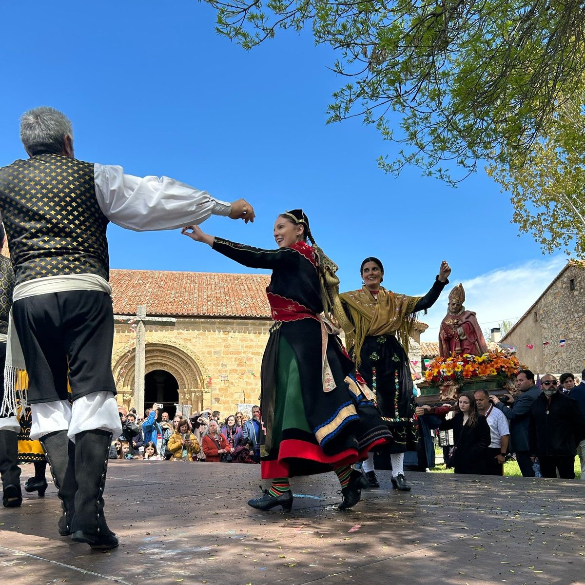 LenceriaInes's tweet photo. ¡Feliz día de San Segundo! Es nuestra fiesta, nuestras tradiciones y costumbres, nuestra historia ... y nos encanta vivir todo esto en comunidad. #Ávila https://t.co/7ShbV4yhgX