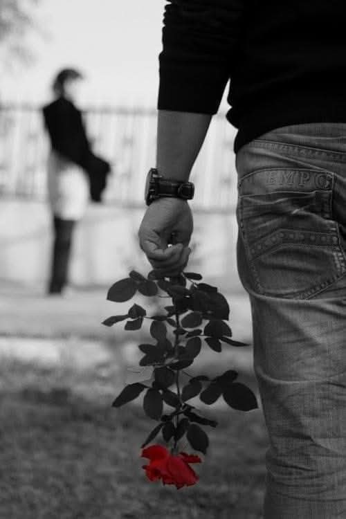 सबसे कह दूं तो अहमियत खो देगा,

दर्द मेरा...अब इतना आम भी नही…!✨