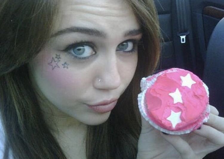 earthlingsmiler's tweet photo. 最近嬉しいことに色んな意味で私生活が充実していてXの浮上頻度がだいぶ下がってる、、マイリーの情報はできる限り追ってるけど他のアーティストとかイベント情報全然追えてない😭
インスタはいるので良かったらそっちで繋がりましょう♥️
ig: @adeyuiii https://t.co/UPPy4N9R05