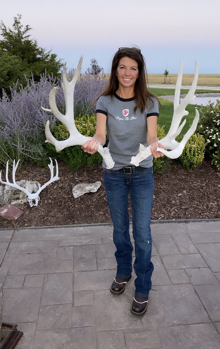 2 different bucks off the same ranch and we never saw either one of them!😳 #muledeer #muledeerhunting #shedhunting #beyondthehunt #bigbucks #funfactfriday