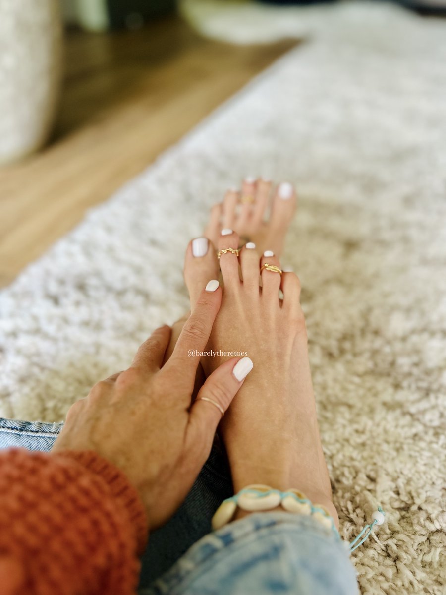 BarelyThereToes's tweet photo. Toe rings? Yay or Nay? https://t.co/glKiiCz60I