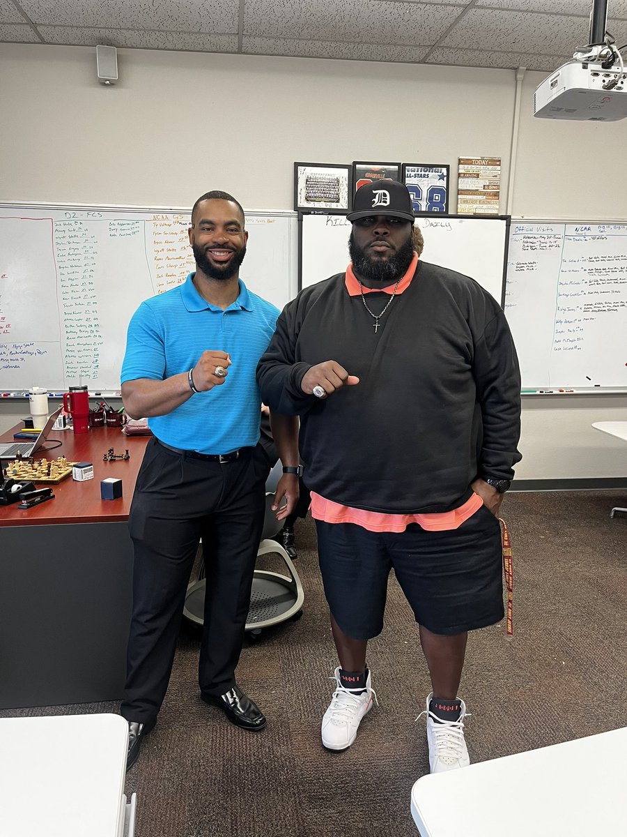 Ring Day 💍

Ending a 3 year journey at Desmet Jesuit as a Friend, Brother, and State Champion is priceless. 

#AMDG 
#MenForOthers 
#300Mentality 
#SpartanTough