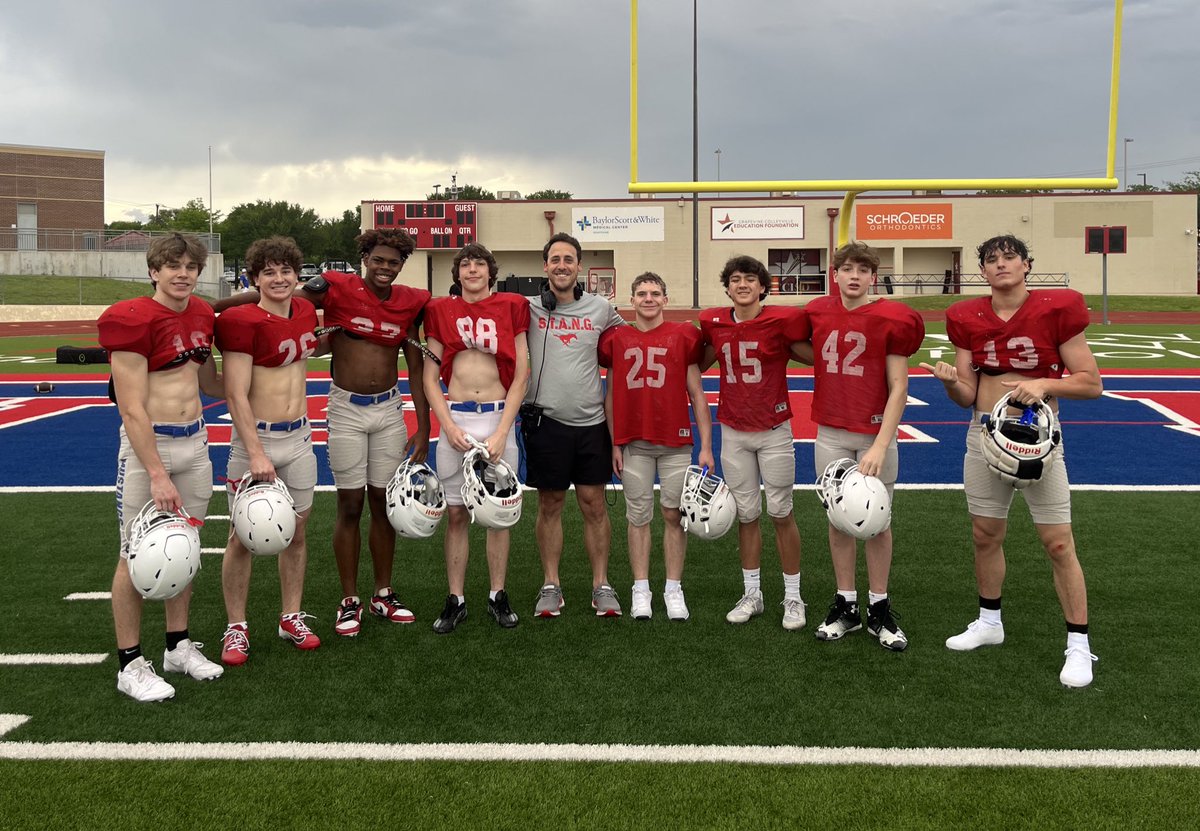 Had a great first scrimmage today. Got a great group of safeties. #Stang106 #GRIT <a href="/HunterGross_19/">Hunter Gross</a> <a href="/coachrsmith12/">Coach Ryan Smith</a>