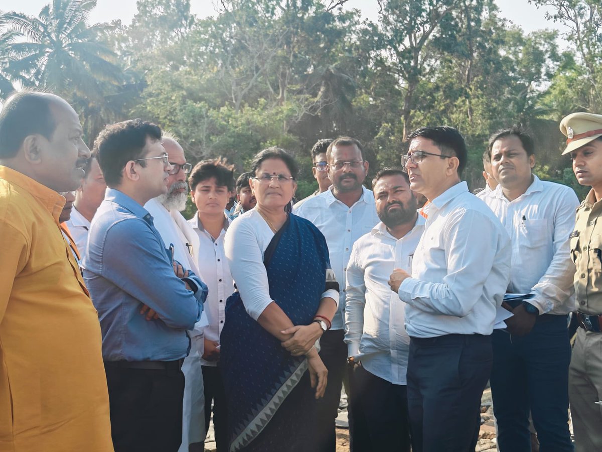 DMBaleshwar's tweet photo. Hon’ble Deputy CM @PravatiPOdisha on one day tour to Balasore conducted site visits and engaged with the officials to evaluate tourism infrastructure &amp; facilities at Talsari, Udaipur and Chandipur beach, aiming to enhance eco-tourism &amp; improve amenities for tourists. https://t.co/2bnp8lQCct