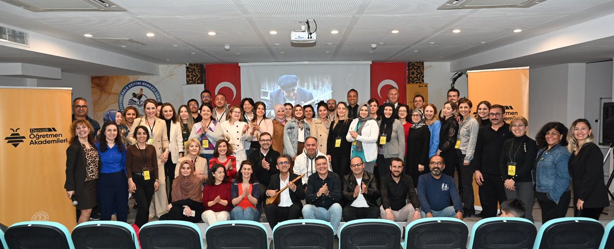 denizlimem's tweet photo. 📌 Yöresel Çalgılar ve Yaşayan Ustalar "Hayri Dev'in Anısına"

Denizli Öğretmen Akademileri kapsamında hazırlanan Şehir ve Kültür, Biyografi ile Müzik Akademisinin bu haftaki etkinliği konuğumuz Sadi Cesuroğlu'nun katılımlarıyla gerçekleşti. 

#DenizliÖğretmenAkademileri

@tcmeb
@Yusuf__Tekin
@farukyelkenci
@emre_caliskan