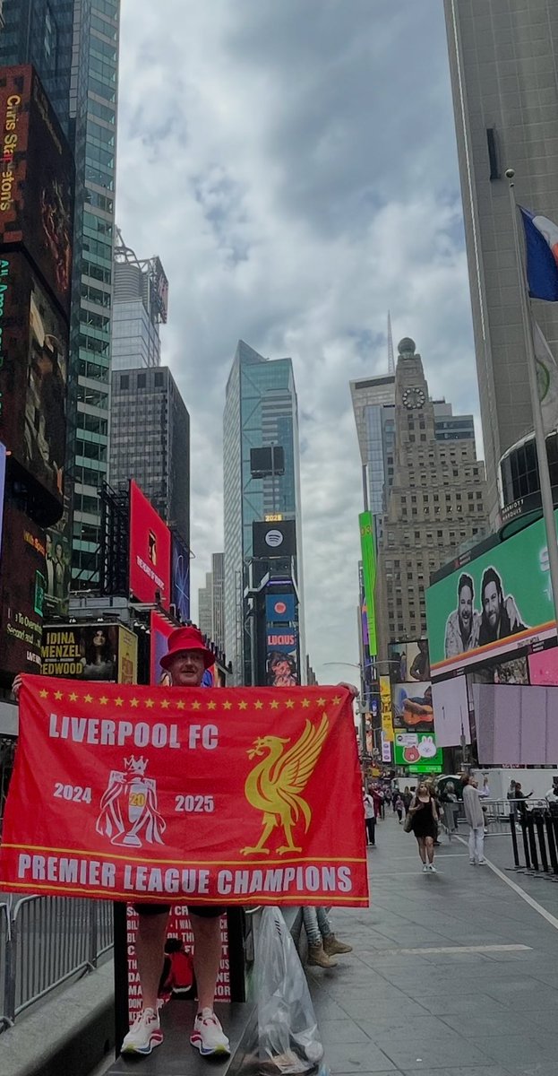 GaryMcclernon's tweet photo. Even when in New York. #20times #LFC https://t.co/0khf04RzRm