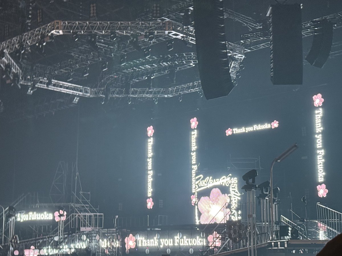 tax_i_'s tweet photo. 曲の幅は広がったのに、ライブはよりタイトかつ本格的に。ダントラもたくさん見られて嬉しかった。自分のツアーも今日から始まり。ありがとうございます。 https://t.co/XG4dCN0gRY