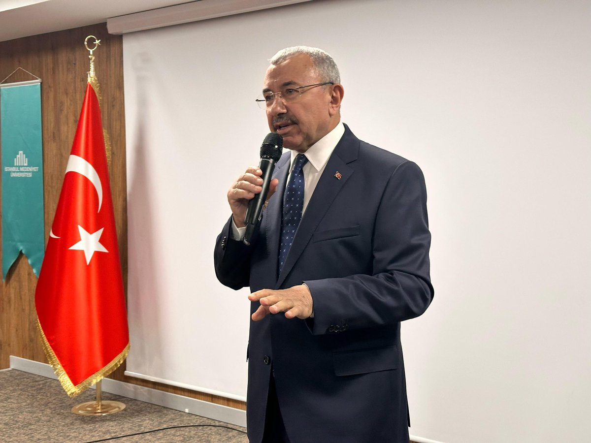bbismailerdem's tweet photo. İstanbul Medeniyet Üniversitesinde Sağlık Bilimleri Fakültesi Hemşirelik Bölümü öğrencilerine, Topluma Hizmet Uygulamaları dersi kapsamında söyleşide bulunduk. Öğrencilerimizi de dinledik sorularını aldık cevaplandırdık. 

Rektör yardımcımıza, kıymetli hocalarımıza ve bizleri dinleyen gençlere çok çok teşekkür ederim. Gençlerimize başarılar dilerim, istikballeri açık olsun. @istmedeniyet