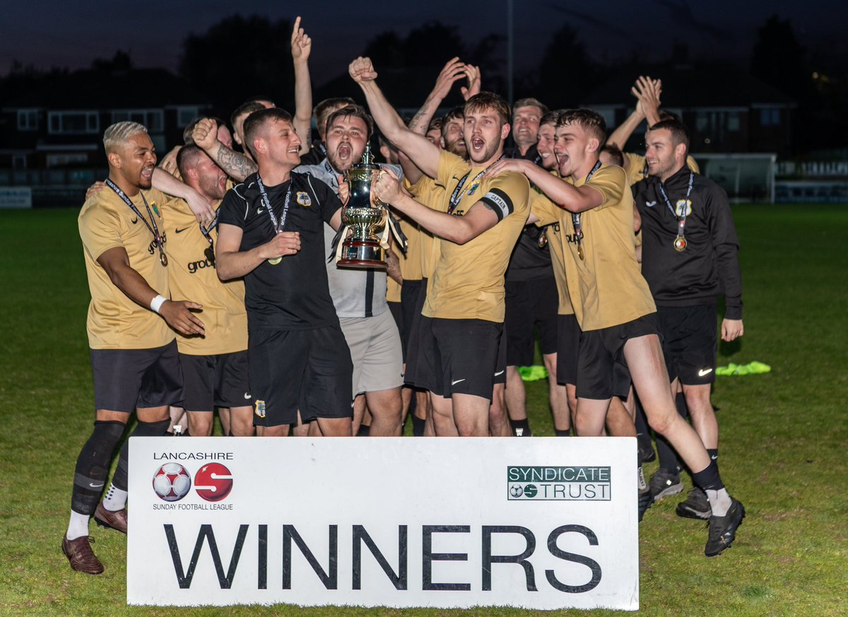 A few images and link to the <a href="/lancssundayleag/">Lancashire Sunday League</a> Challenge Cup Final between <a href="/FandBFootball/">Fulwood & Broughton FC</a> and <a href="/LeylandSSFC_/">Leyland Seven Stars FC</a> on Weds night. 

Fulwood &amp; Broughton 5-1 Leyland Seven Stars

Full gallery 👇🏼 

flickr.com/gp/156676434@N…