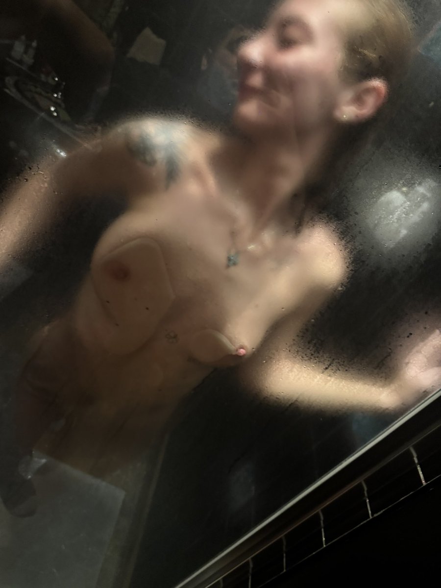 I need titties on that glass!