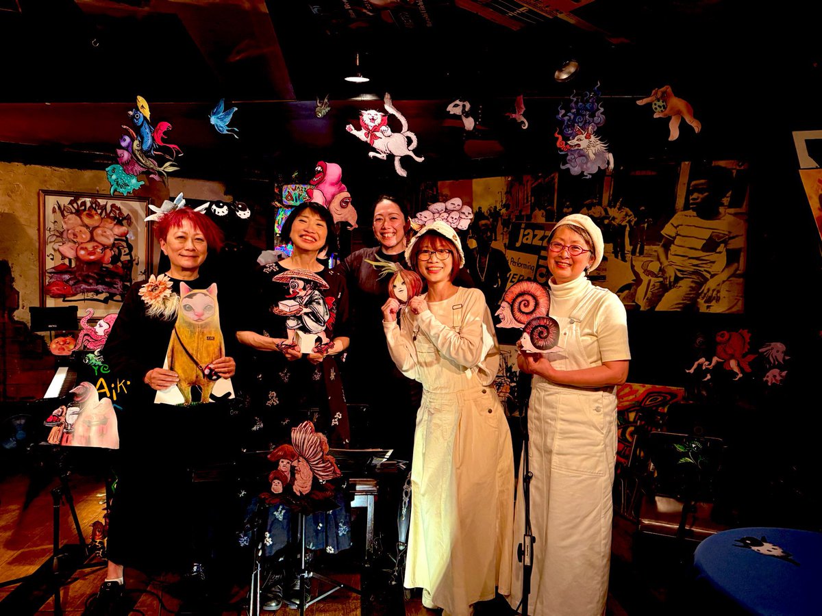 描いた絵が、こんな風にライブで
イキイキ生きるなんて体験。
演奏の終わったアーチストの方々に
素敵な笑顔で手に持ってもらって。
こんな幸せって、無いなと感動です🥹✨

素晴らしいライブ、配信で楽しませていただきました！！
アーカイブでまだ３週間ほど視聴できる喜びです✨