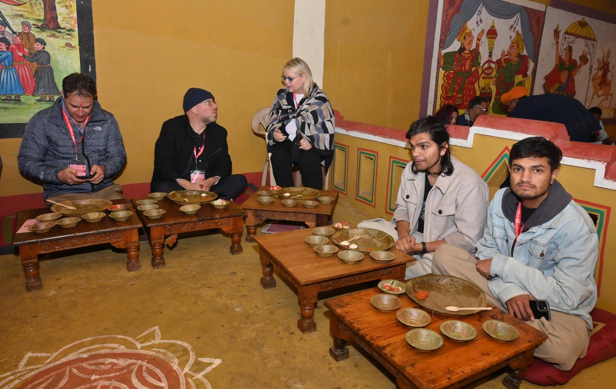 JIFFJaipur's tweet photo. π· Rajasthani Opening Dinner β JIFF 2025 π· π· A Remarkable Blend of Cultural Flavors π· Over 250 filmmakers from India and abroad savored the richness of traditional Rajasthani cuisine at this grand dinner hosted by the JIFF Trust. #JIFF2025 #OpeningDinner #RajasthaniDinner https://t.co/Bwn1axp5O1