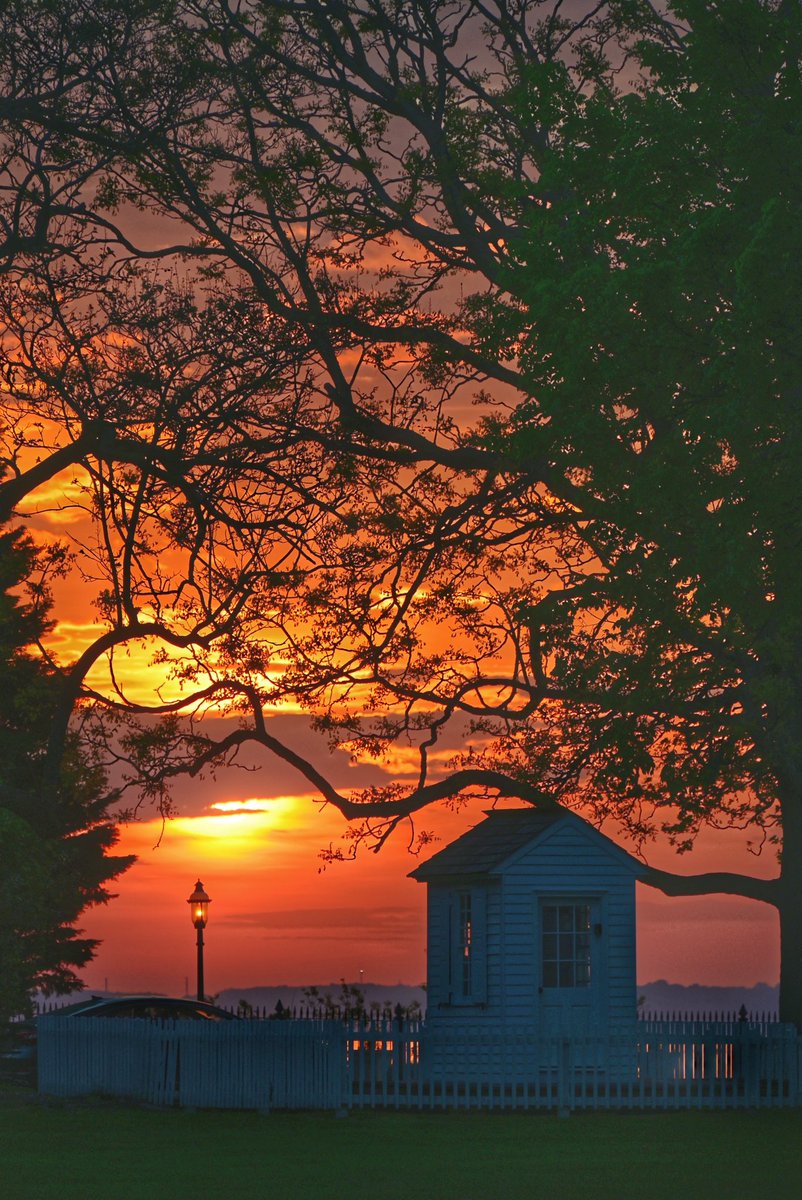 adrummergirl's tweet photo. Happy Friday from New Castle, Delaware 🌅#delaware #sunrise #exploredelaware #newcastledelaware @spann @DETVCH @WHYYNews @weatherchannel @natwxdesk @liamswx @DelawDNREC @delawareonline @DelawareToday @DelWeatherNet @NewCastleHS @CNNweather https://t.co/becWYlnwYl