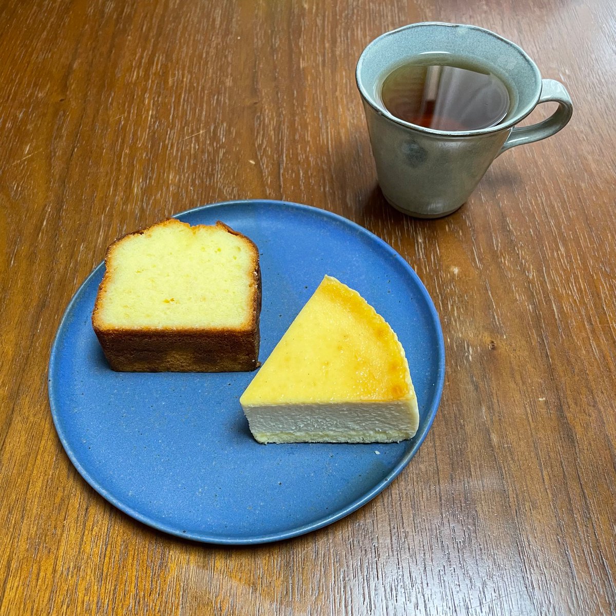 mikaiwakawa's tweet photo. やっぱりKITINははずさない。
1週間おつかれさまでした。
#KITIN #レモンケーキ #チーズケーキ #代田橋 https://t.co/lhfSQWEkWC