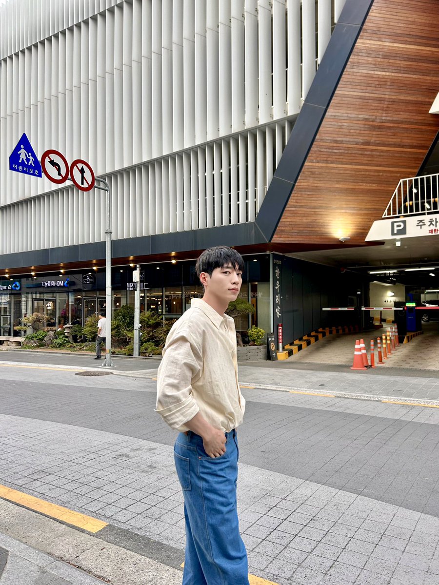 manofcreation0's tweet photo. 𝙈𝙊𝘾‘𝙎 𝙊𝙉

“오늘 먼길까지 와주신 여러분 감사합니다! 
만나서 반가웠고 🤗
저는 좋은 작품으로 또 인사드리겠습니다.
더워지는 날씨에 건강 조심하세요❤️”

#서강준 #SEOKANGJUN
#맨오브크리에이션 #MANOFCREATION https://t.co/J7N2hpktj5
