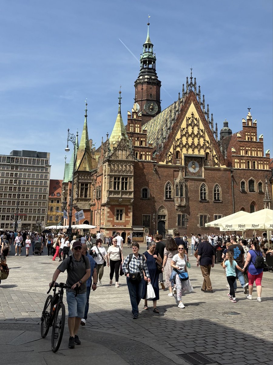 真的買了到波蘭的機票然後