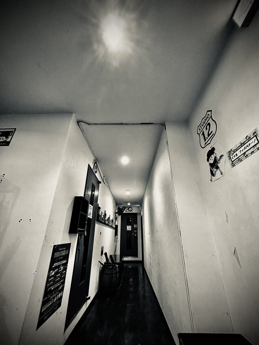chickensouLL's tweet photo. DEEP これからリハーサル
少々へばってますが　明日のために
ありがとう
■ 2025年5月3日(土)playtime 18:35
第27回ただいま中山酒店2025[5/3-4の2日間]
@西部講堂前広場 
入場無料(12:00〜20:00開催)
chicken souL
gtr/今井チカラ
ft:as/津田欣哉
as/新保雅浩
key/uhey
wba/槌橋雅博
dr/SLAB https://t.co/GyplVZVo7w
