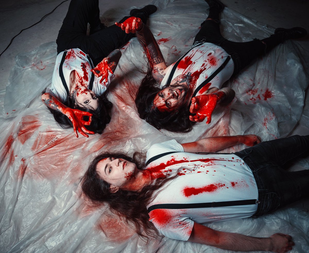 NEXT STOP… SEVILLA 

📸 @fatimaruizphoto 

❌Cockoroch tour 2025❌

✅22.02.2025 - Avilés
✅15.03.2025 - Cartagena
30.05.2025 - Sevilla
30.08.2025 - Madrid
04.10.2025 - Portugal 🇵🇹 
17.10.2025 - A Coruña
18.10.2025 - Galicia
13.12.2025 - Murcia

—————————