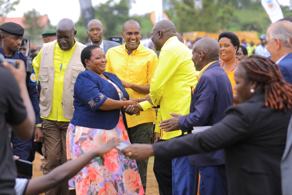 Ministry of Works & Transport (@mowt_uganda) on Twitter photo The Prime Minister <a href="/R_Nabbanja/">NABBANJA ROBINAH</a> has arrived in Bwizi Sub-County, Kamwenge District where she will be presiding over the ground breaking of the Kyenjojo (Kihura) – Bwizi – Rwamwanja – Kahunge (68 km) & Mpara – Bwizi (38 km) road.
The project road traverses through the Districts of The Prime Minister <a href="/R_Nabbanja/">NABBANJA ROBINAH</a> has arrived in Bwizi Sub-County, Kamwenge District where she will be presiding over the ground breaking of the Kyenjojo (Kihura) – Bwizi – Rwamwanja – Kahunge (68 km) & Mpara – Bwizi (38 km) road.
The project road traverses through the Districts of