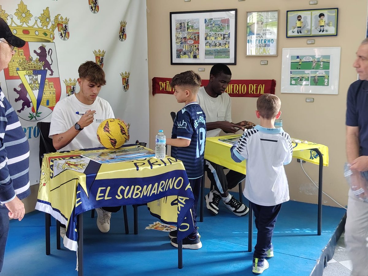 💛Jornada de convivencia y cadismo en la peña Cádiz CF de Puerto Real

✍️🏼De La Rosa y Diakité participaron en una emotiva firma de autógrafos dentro de la Semana Cultural organizada por la peña

📸Galería de fotos disponible en la noticia: cadizcf.com/noticias/jorna…