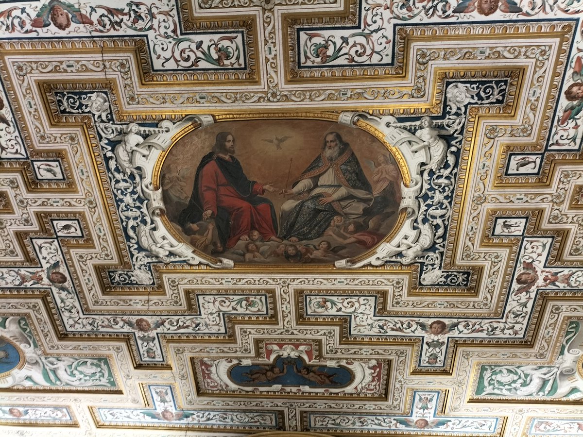 mrodrivelasco's tweet photo. Día propicio para contemplar la belleza de Madrid, hoy redescubriendo la historia y el arte del Monasterio de la Encarnación, de la mano de una excepcional guía de @PatrimNacional
Siempre aprendiendo para mejor enseñar en @USPCEUHumYCom
#ContemplArte https://t.co/gXAg0U9kJN