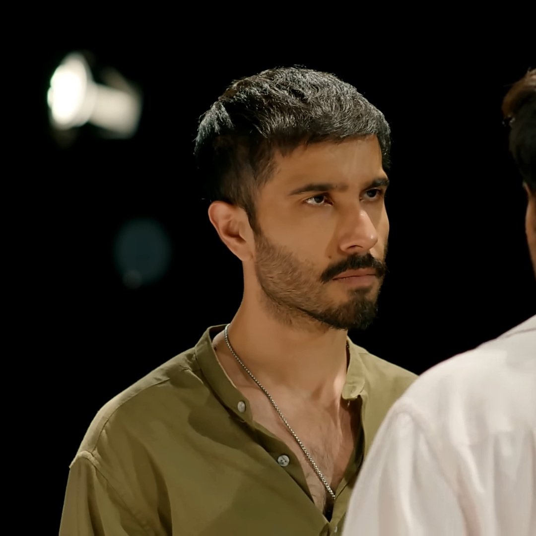 itsxferoze's tweet photo. Marnay aye the,mar khaa kar chale gye 🤪
#FerozeKhan #Humraaz #Saim https://t.co/HDT04zOPjD