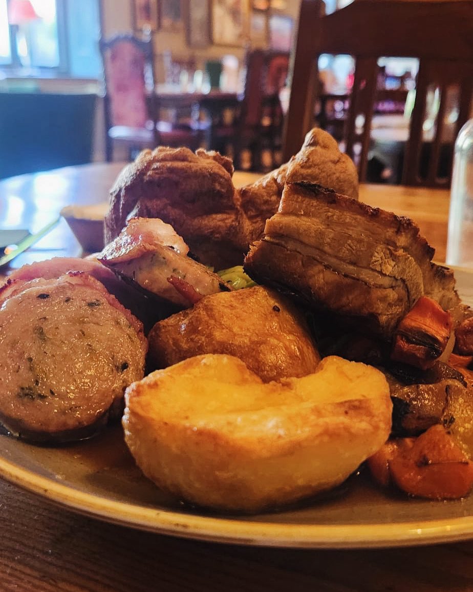 ArmsCarnarvon's tweet photo. Bank holiday weekend! ☀️

We are open all weekend , still fancy a delicious roast with all the trimmings even though it’s hot? 

We got you covered book now! 
#sundaymood☀️ #bankholidayweekend #roast https://t.co/g53bLrYkFH
